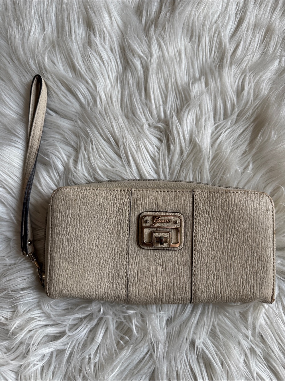 (FREE WITH BUNDLE) Guess Early 2000s Y2K Faux Beige Leather Zip Wristlet Wallet